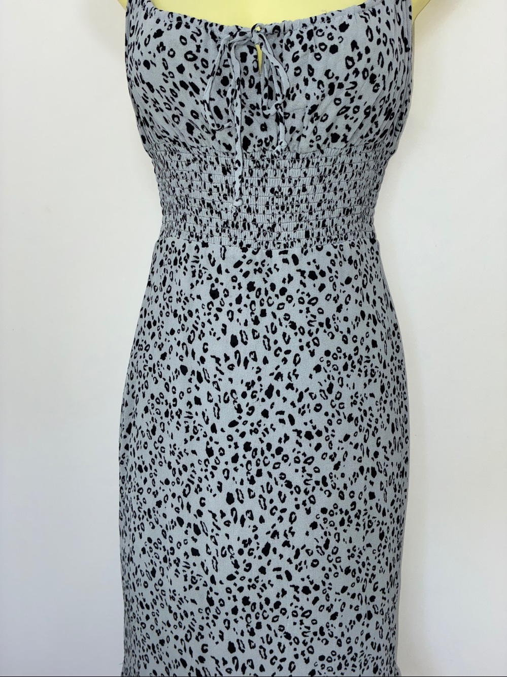 Reformation Dress Blue/Black  Leopard-Print Smocked Midi Dress Excellent 4 - Picture 3 of 8